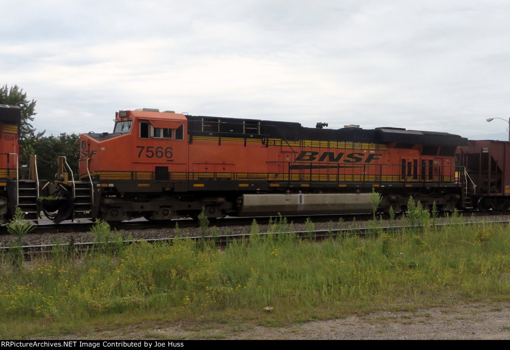 BNSF 7566